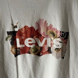 Levi's White Floral Graphic Tee
